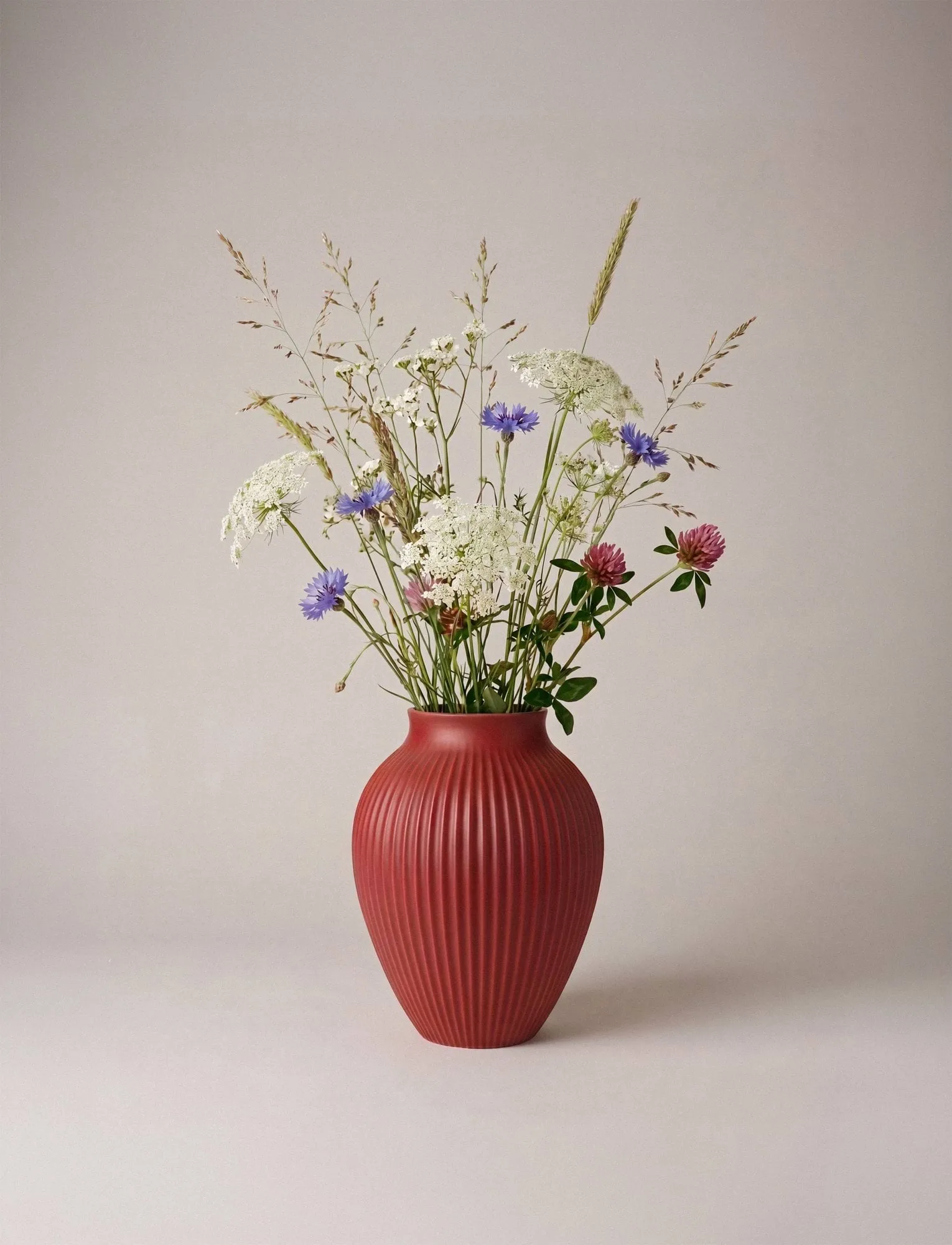 Knabstrup vase ribbed 27 cm, Soft cherry red Knabstrup Keramik
