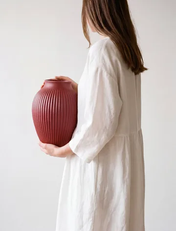 Knabstrup vase ribbed 27 cm - Soft cherry red - Knabstrup Keramik