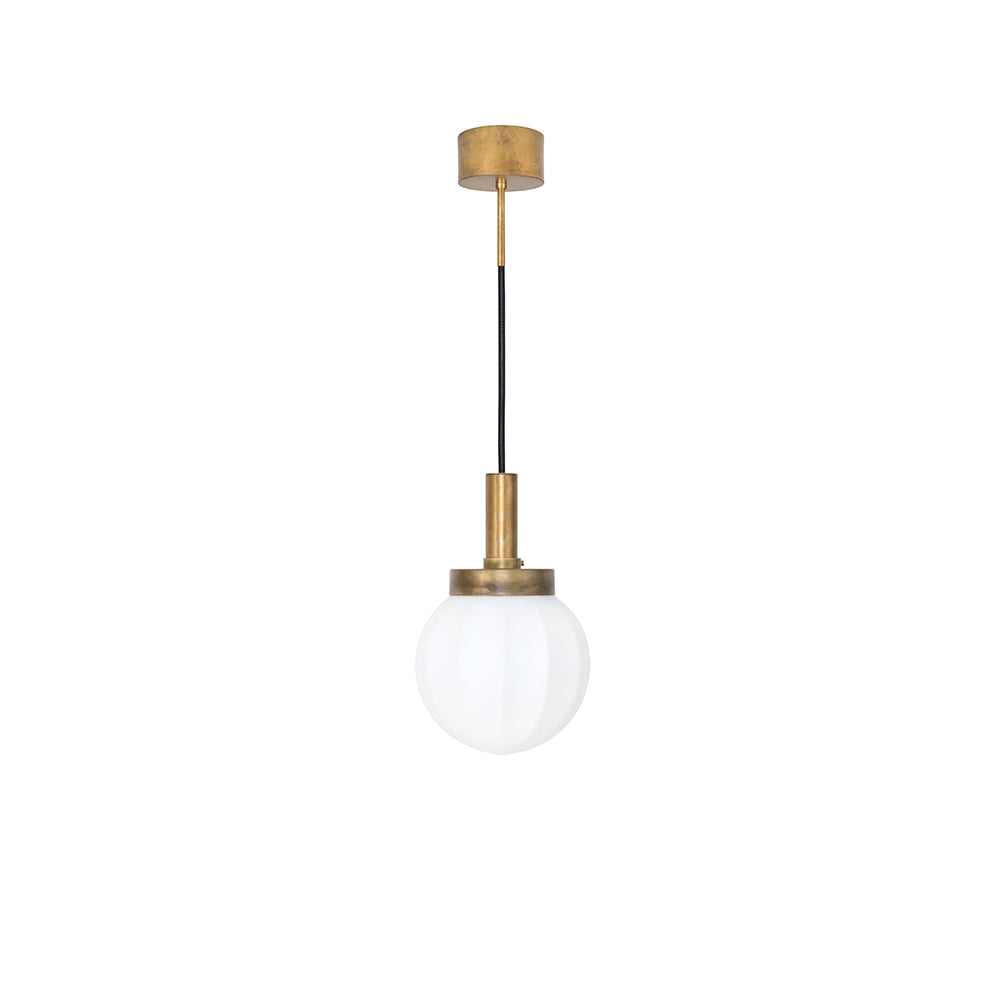 Konsthantverk Klyfta pendant o25 cm Raw brass-opal | Scandinavian Design | Pendant lamps | Gold-coloured