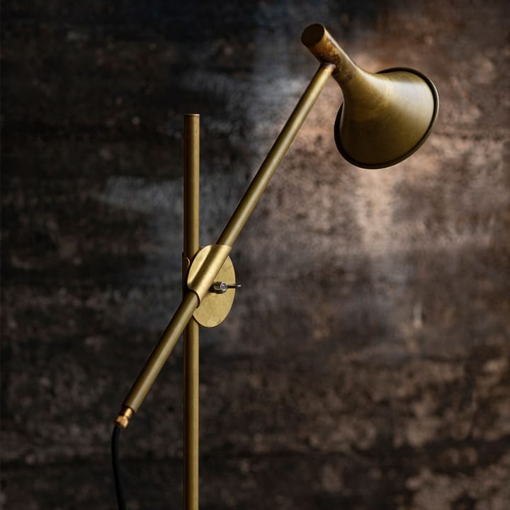 Megafon floor lamp - Raw brass, black base - Konsthantverk