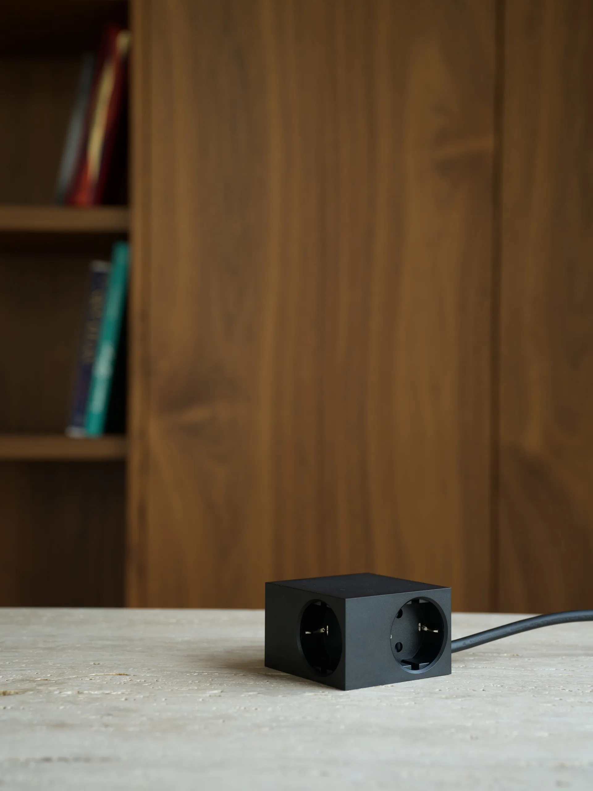 Cuboid outlet 2 m, Black Kord