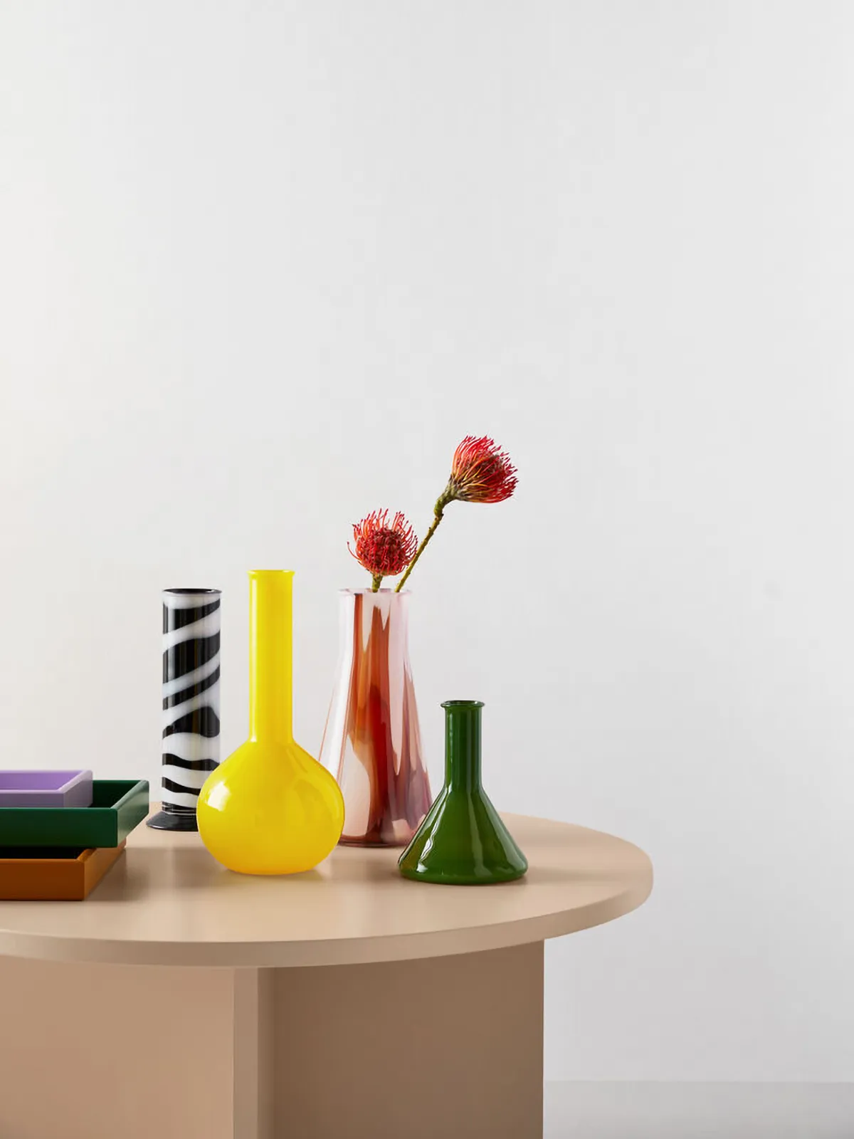 Lab Erlenmeyer vase 30.5 cm, Red-white-pink Kosta Boda