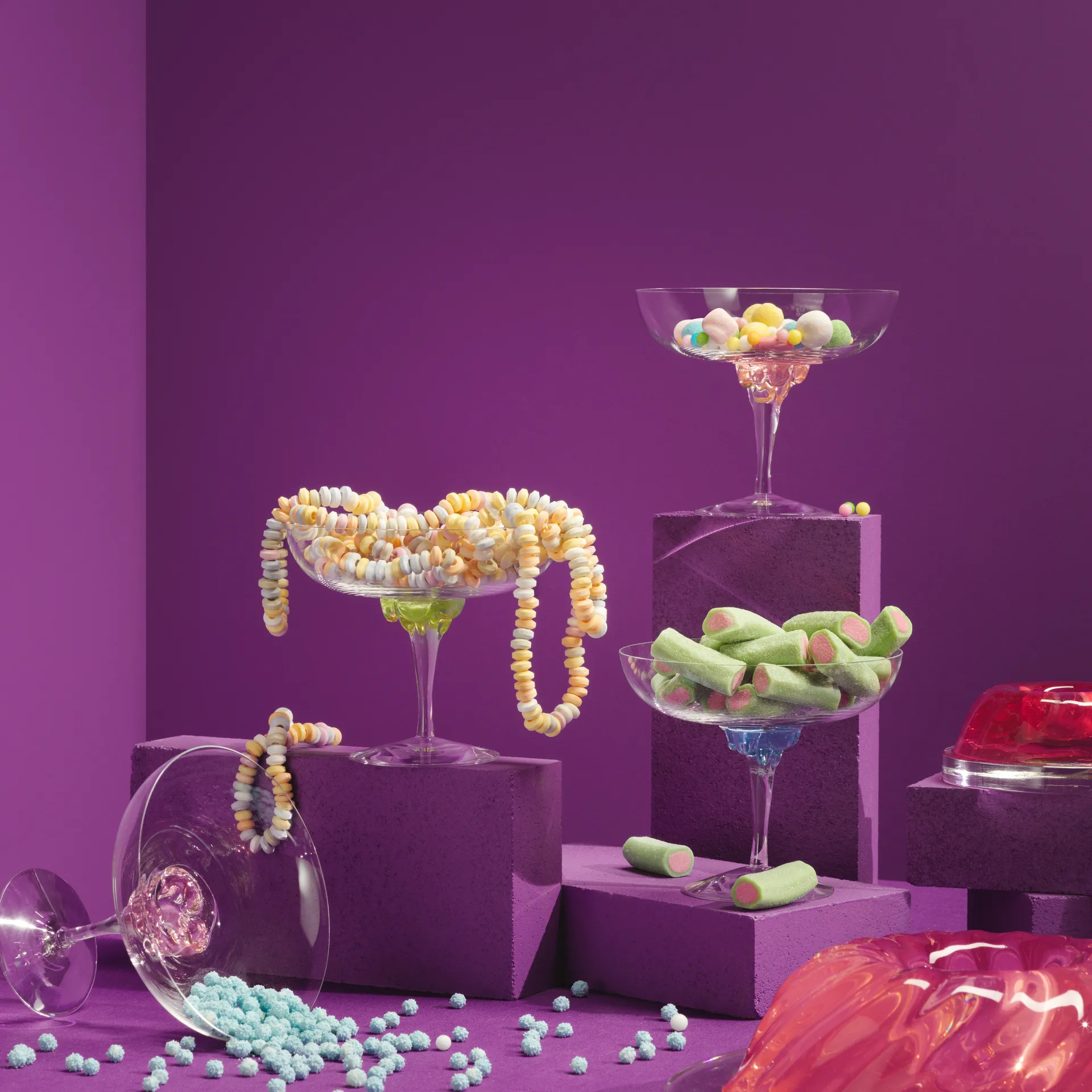 Sugar Dandy coupe glass 32 cl, blue Kosta Boda