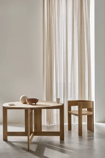 Collector dining table Ø120x74 cm - Warm lacquered oak - Kristina Dam Studio