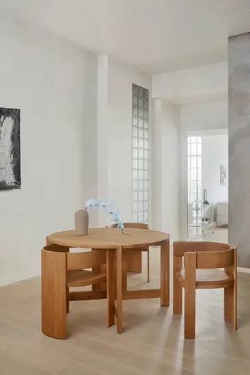 Collector dining table Ø120x74 cm - Warm lacquered oak - Kristina Dam Studio