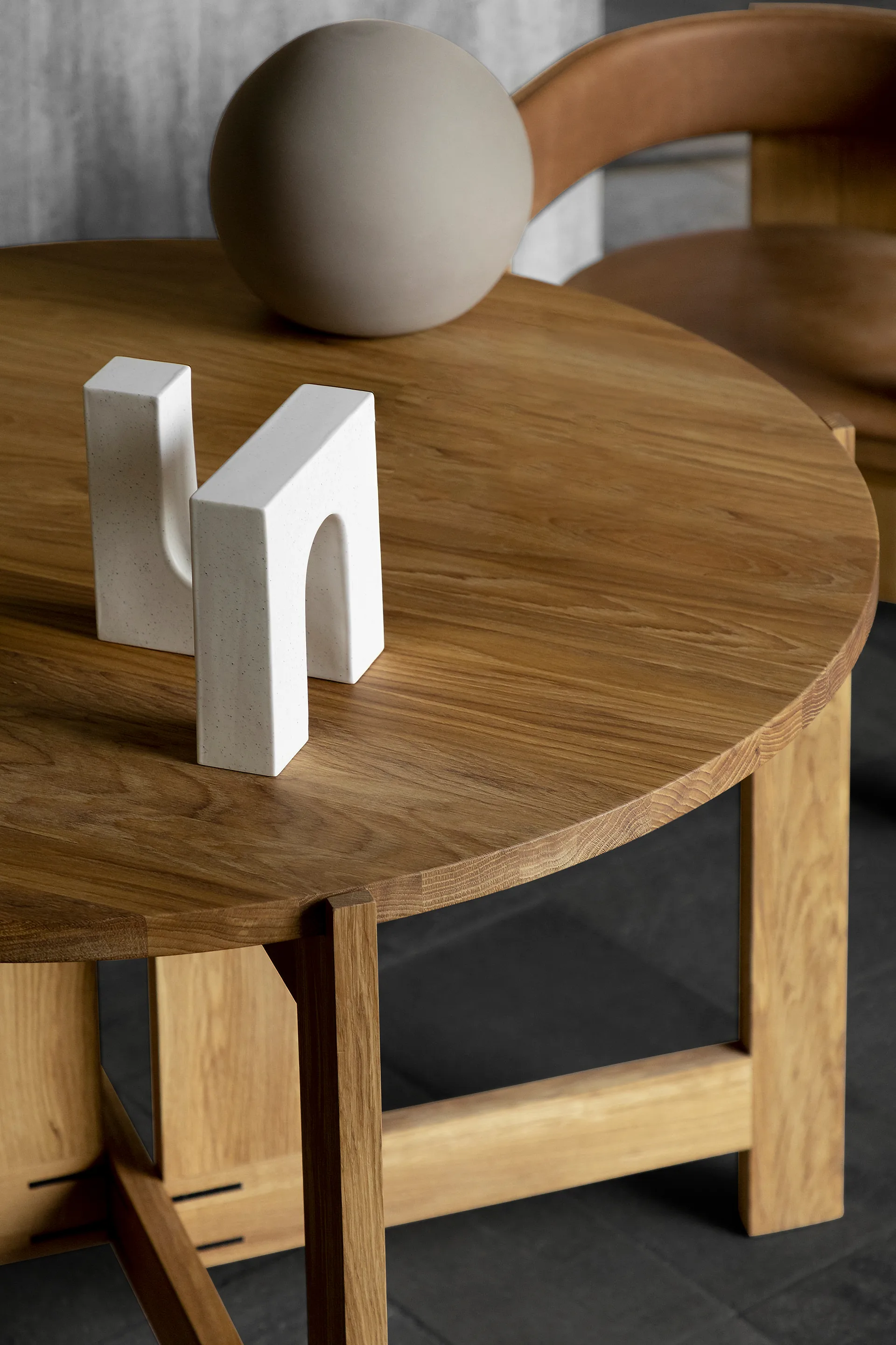 Collector dining table Ø120x74 cm, Warm lacquered oak Kristina Dam Studio