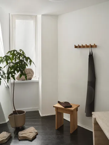 Column coat rack 49 cm - Warm oiled oak - Kristina Dam Studio