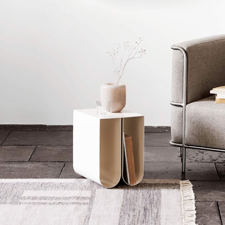 Curved side table - Beige - Kristina Dam Studio