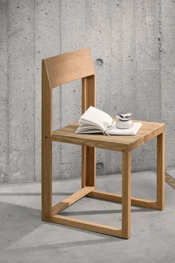 Outline chair - Warm lacquered oak-walnut - Kristina Dam Studio