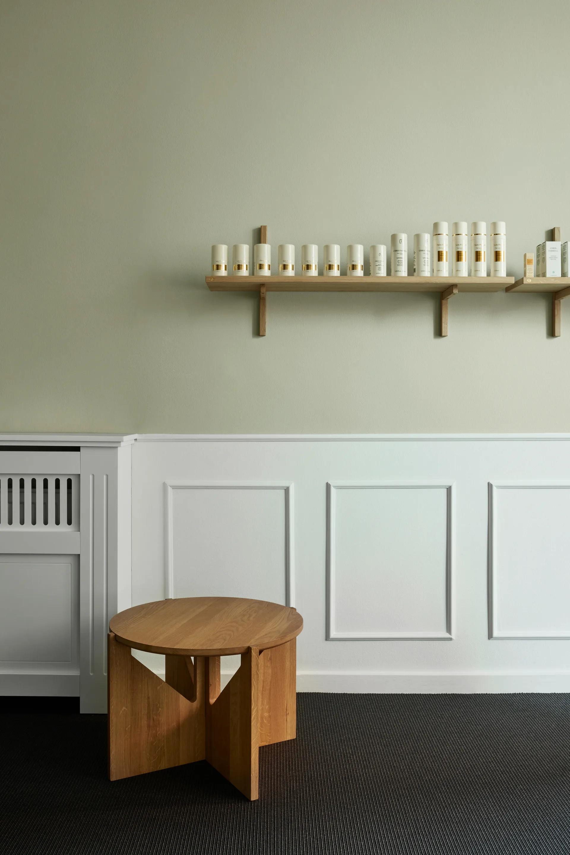 Simple coffee table Ø52 cm, Warm lacquered oak Kristina Dam Studio