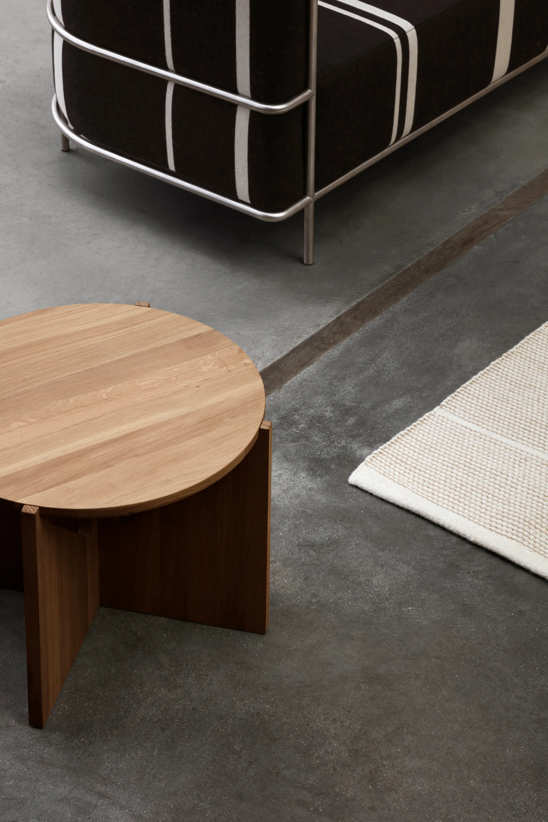 Simple coffee table Ø52 cm, Warm lacquered oak Kristina Dam Studio