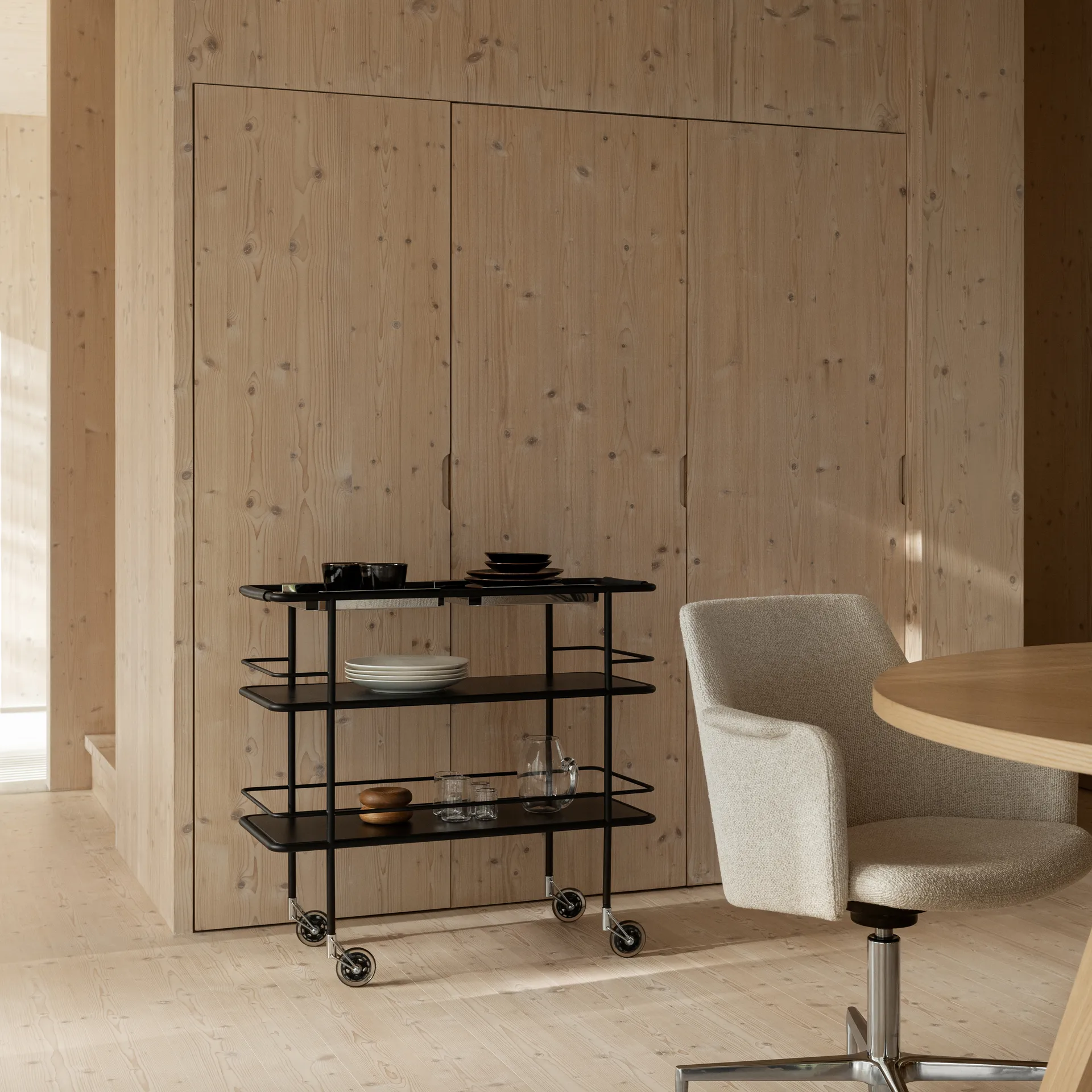 Cargo Support serving trolley, Black Lammhults