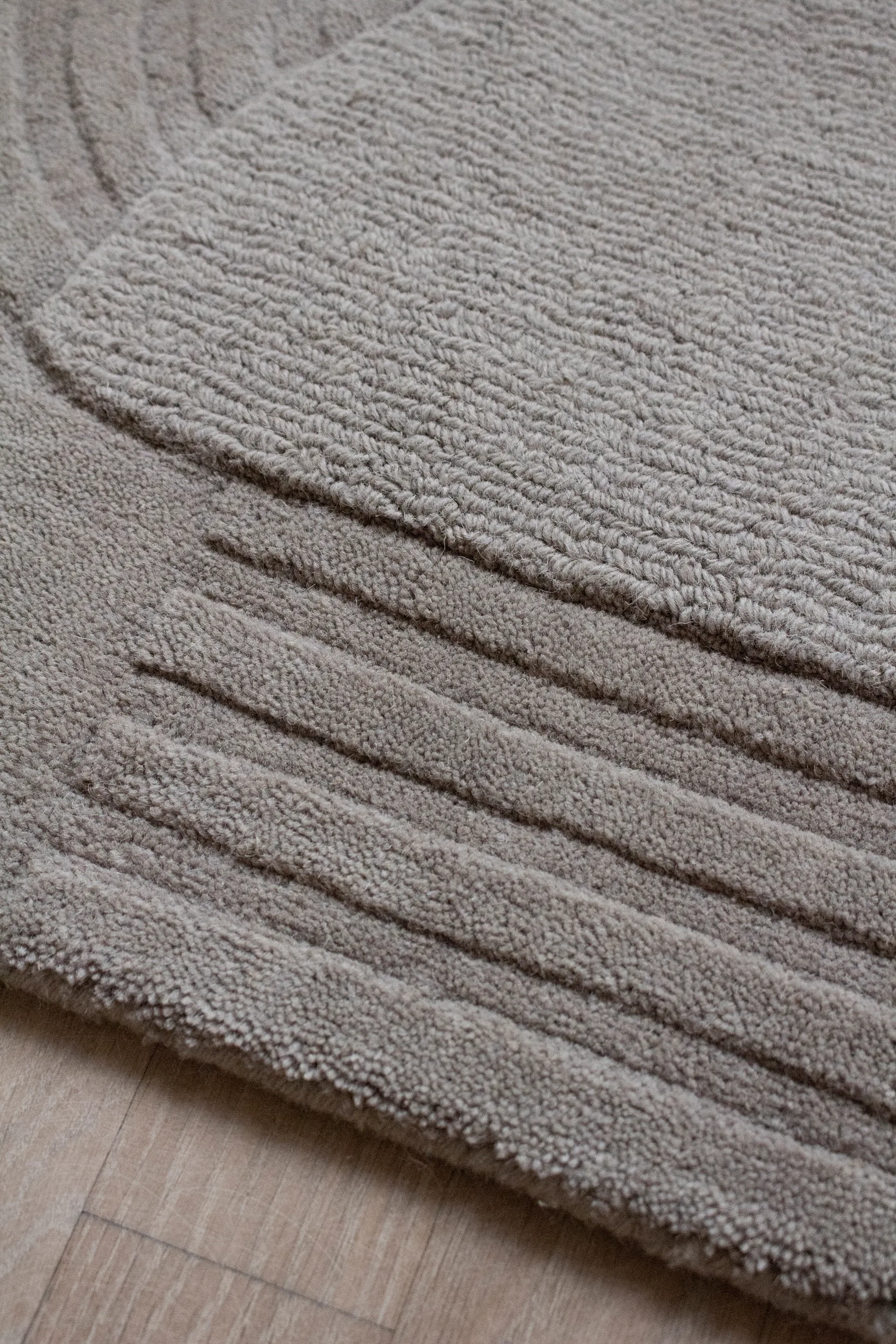 Circular wool carpet 180x270 cm, Light oatmeal Layered