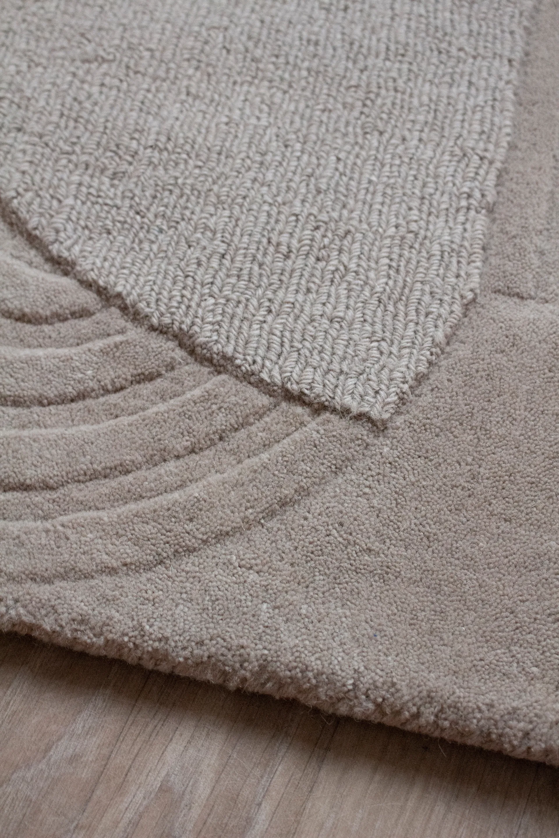 Circular wool carpet 220x350 cm, Light oatmeal Layered