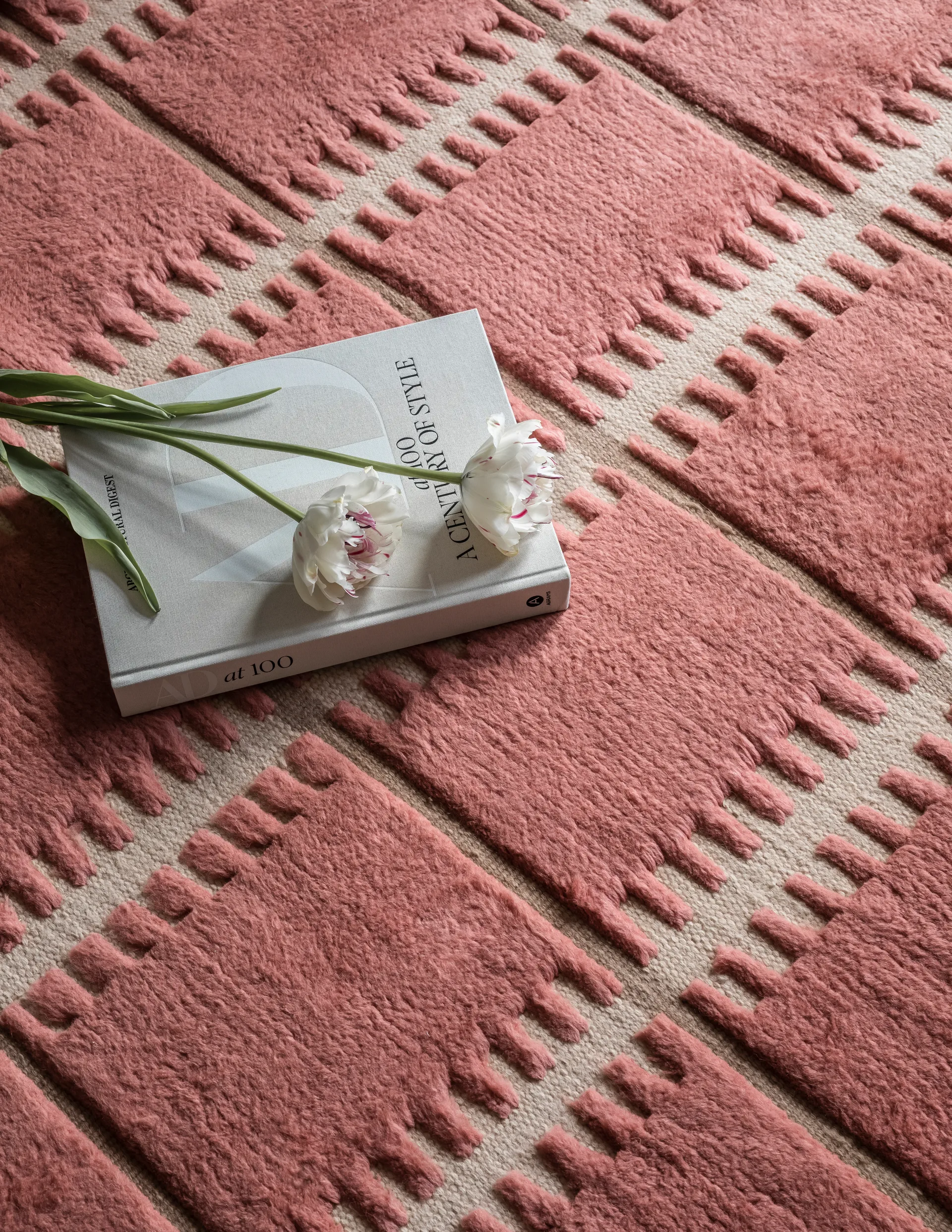 Lilly wool carpet, Claret red. 250x350 cm Layered