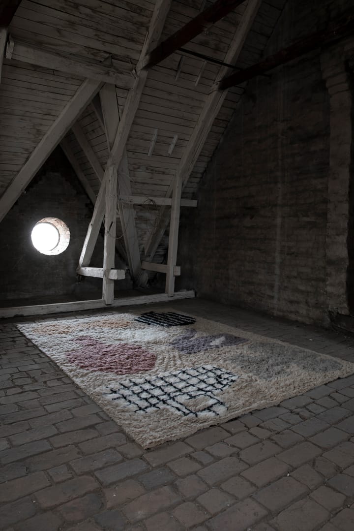 Picnic wool carpet - Beige. 180x270 cm - Layered