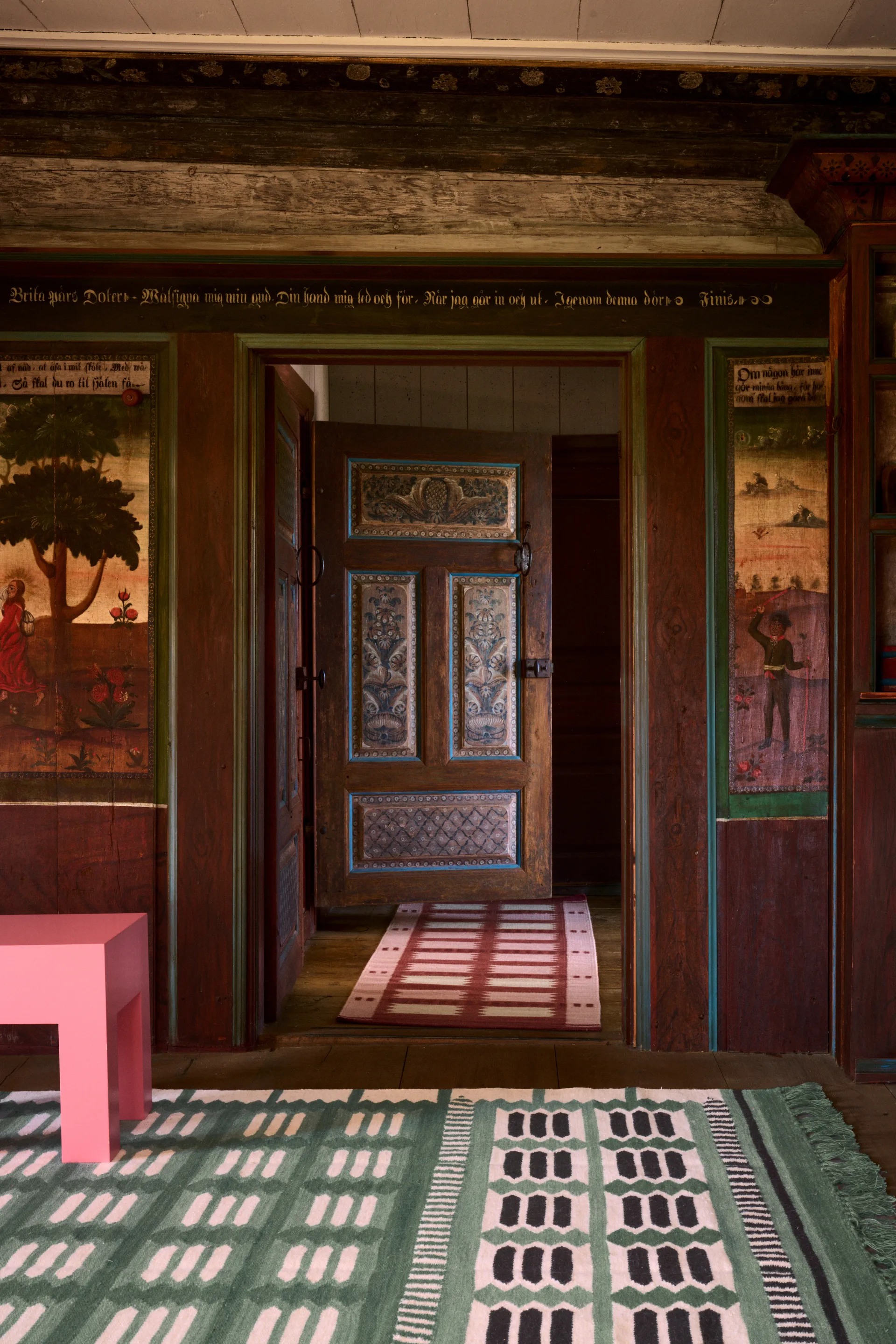 Röllakan Iris hallway carpet, Rasberry Layered