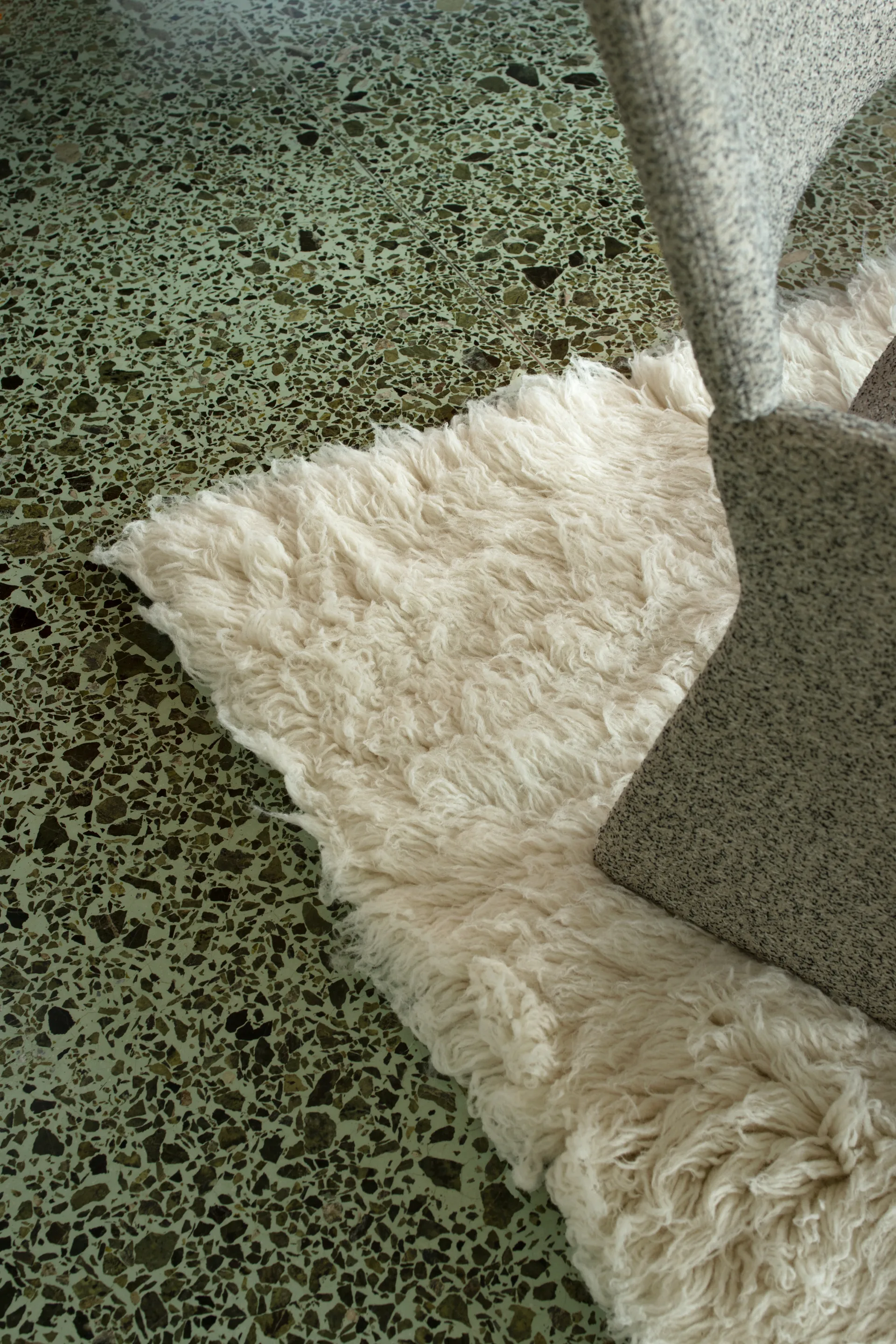 Shaggy rug 250x350 cm, Bone white Layered