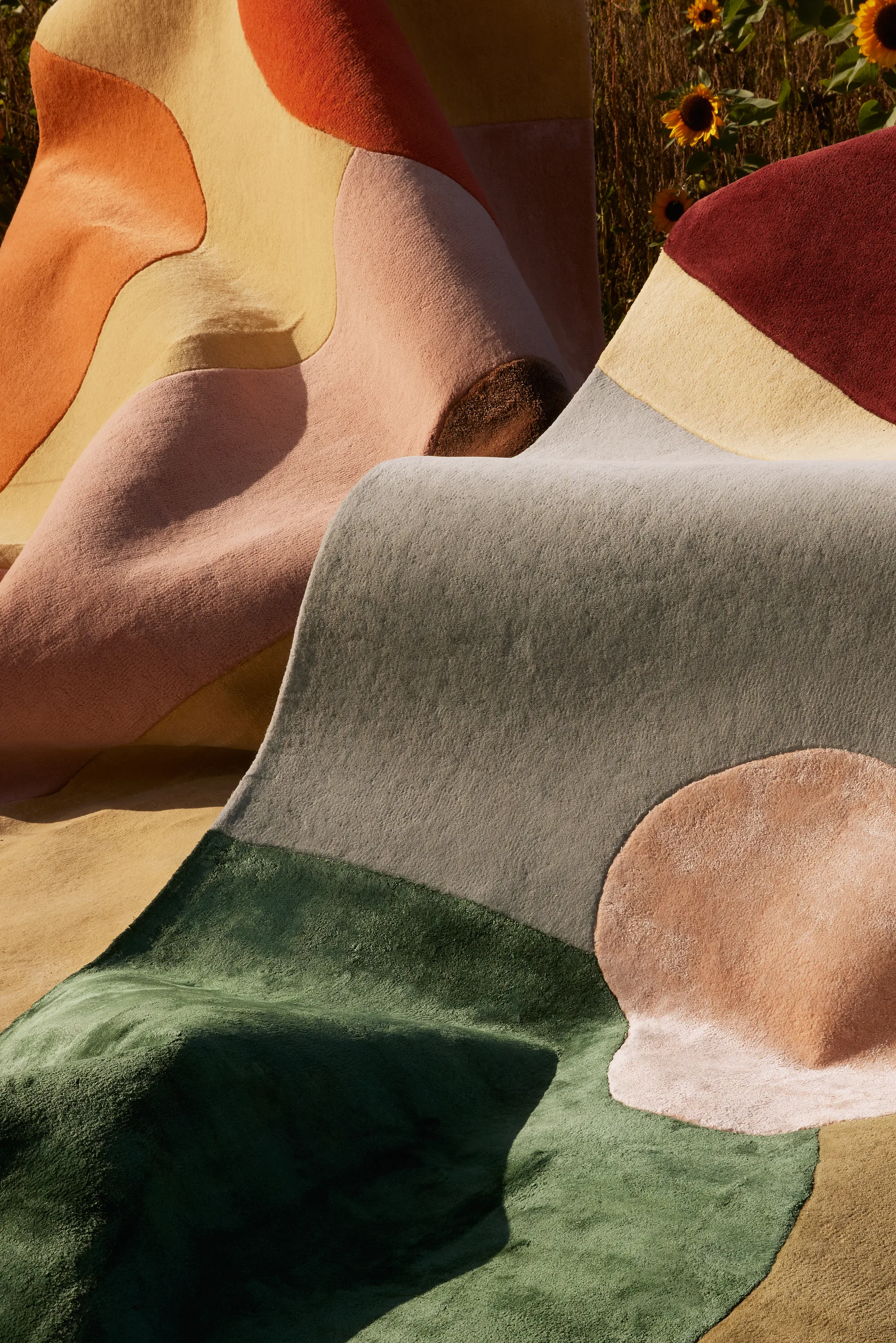 Sleeping Flower wool carpet, 250x350 cm Layered