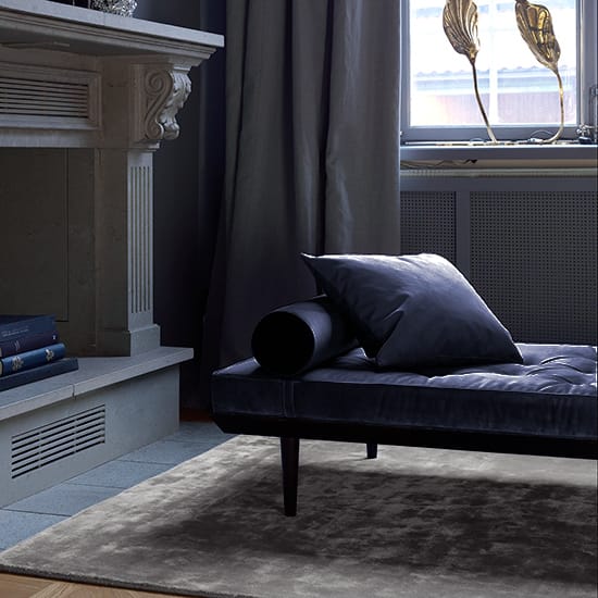 Solid viscose rug , 180x270 cm, True greige (grey) Layered