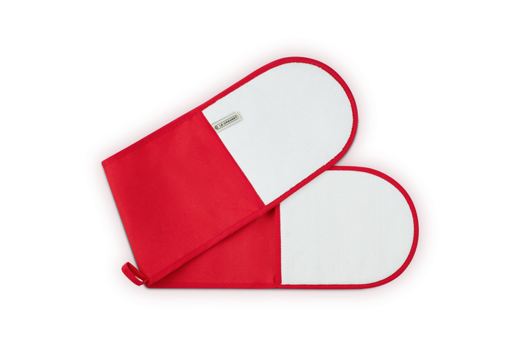 Le Creuset Double grill glove Cerise | Scandinavian Design | Oven mitts, gloves & pot holders | Red
