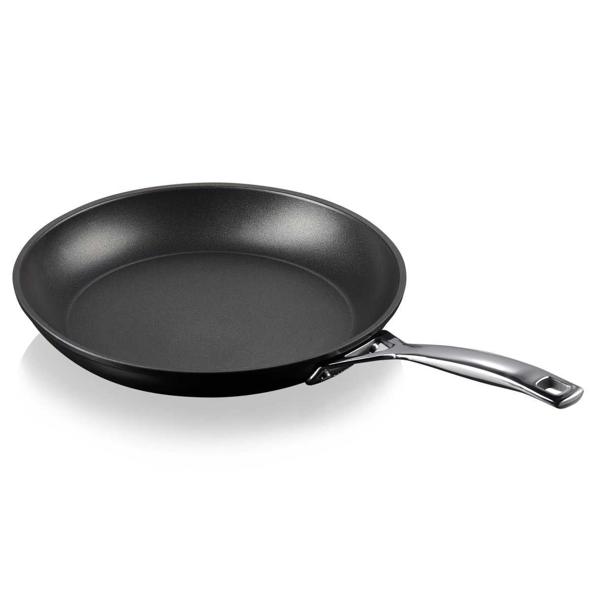 Le Creuset aluminum frying pan 4.5x24 cm | Scandinavian Design | Frying pans & skillets | Black