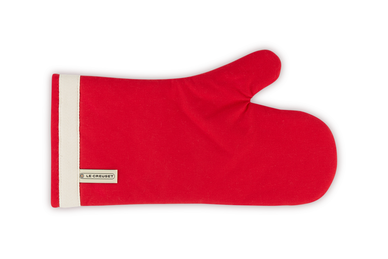 Le Creuset grill glove Cerise | Scandinavian Design | Oven mitts, gloves & pot holders | Red