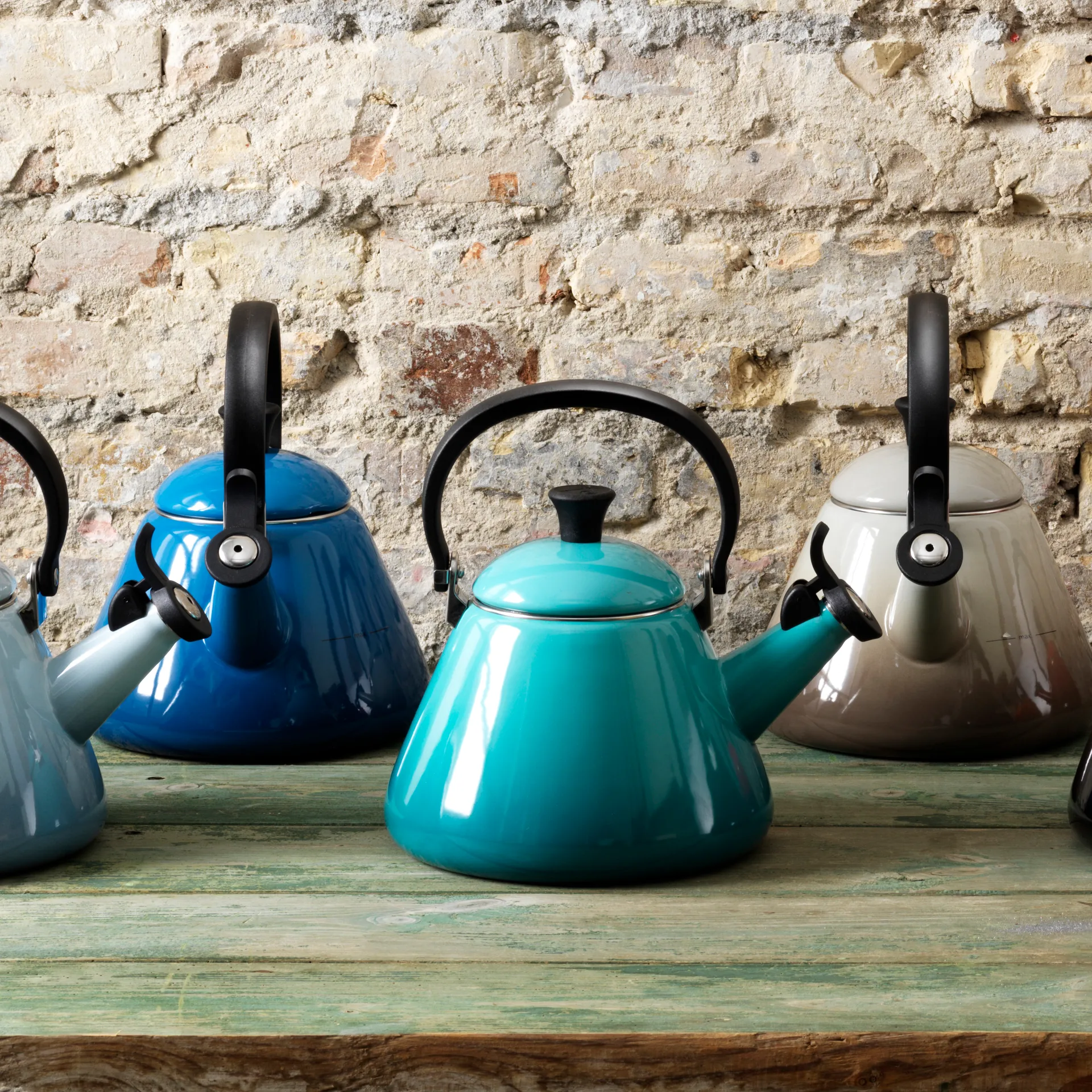 Le Creuset Kone kettle with whistle, Caribbean Le Creuset
