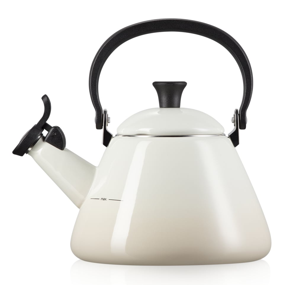 Le Creuset Kone kettle with whistle Meringue | Scandinavian Design | Beige