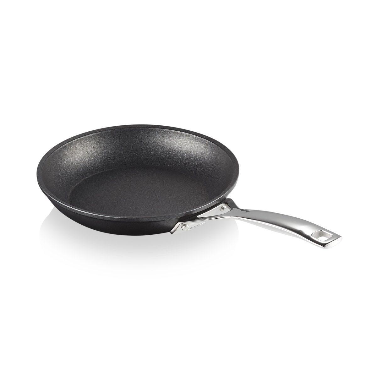 Le Creuset omelett pan 20 cm Black | Scandinavian Design | Frying pans & skillets | Black