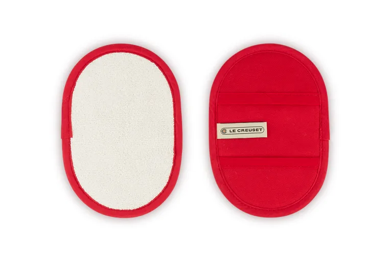 Le Creuset pot holders 2-pack 18x12 cm Cerise | Scandinavian Design | Oven mitts, gloves & pot holders | Red