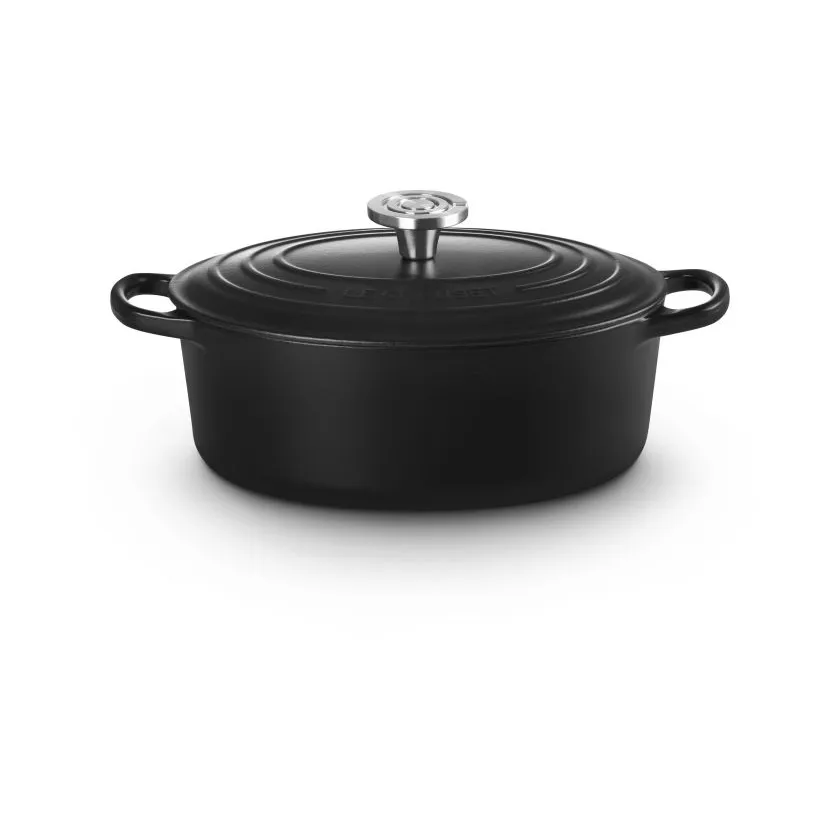 Le Creuset Signature cast iron oval casserole, Matte Black, 4.1 l Le Creuset