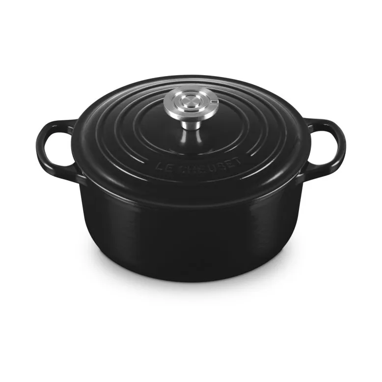 Le Creuset Signature cast iron round casserole, Black, 4.2 l Le Creuset
