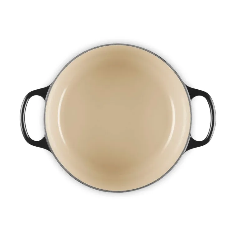 Le Creuset Signature cast iron round casserole, Black, 4.2 l Le Creuset