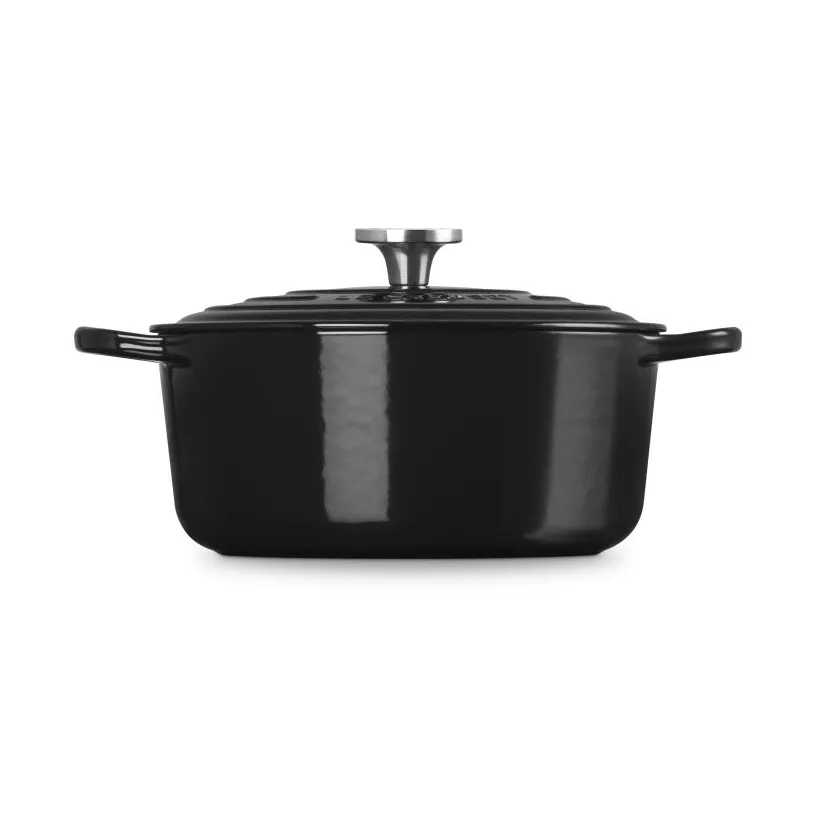 Le Creuset Signature cast iron round casserole, Black, 5.3 l Le Creuset