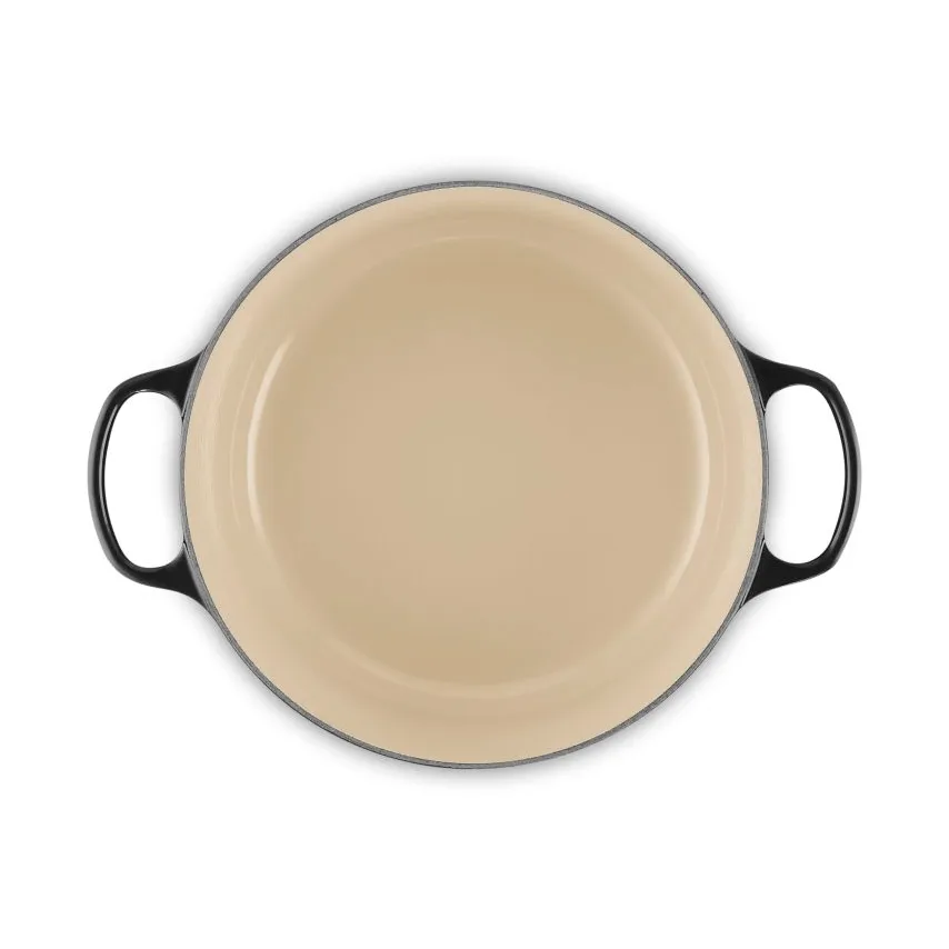 Le Creuset Signature cast iron round casserole, Black, 6.7 l Le Creuset