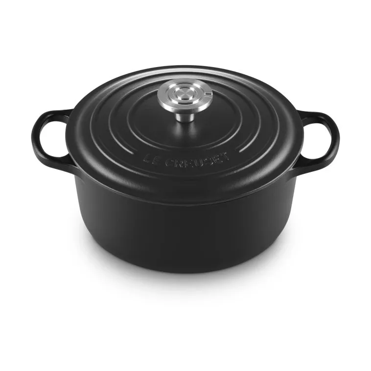 Le Creuset Signature cast iron round casserole, Matte Black, 4.2 l Le Creuset