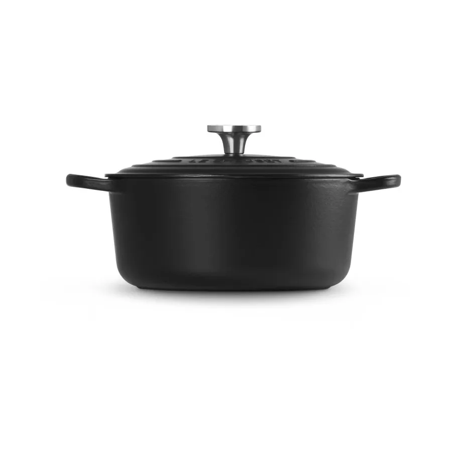 Le Creuset Signature cast iron round casserole, Matte Black, 5.3 l Le Creuset