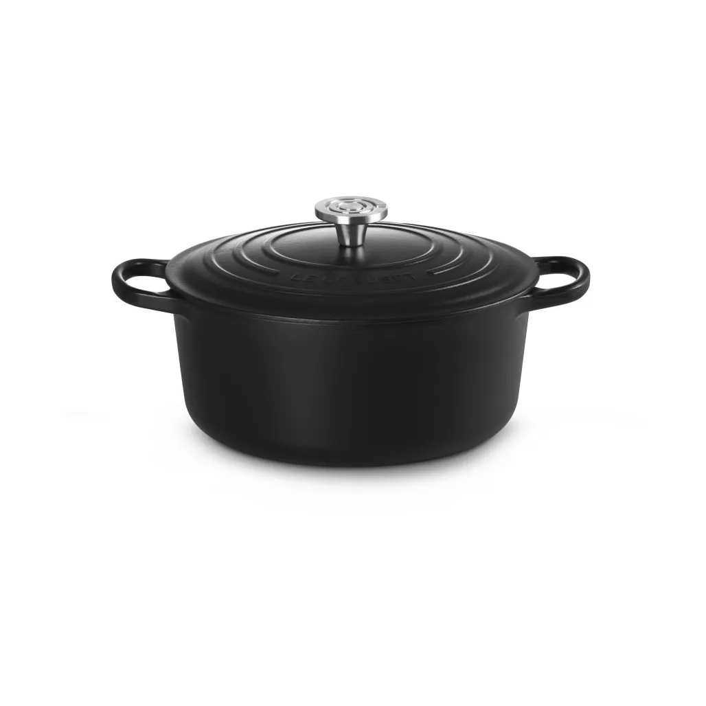 Le Creuset Signature cast iron round casserole, Matte Black, 6.7 l Le Creuset