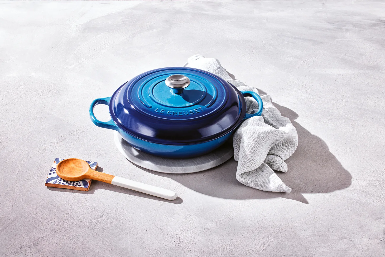 Signature shallow casserole 3.5 l, Azure blue Le Creuset