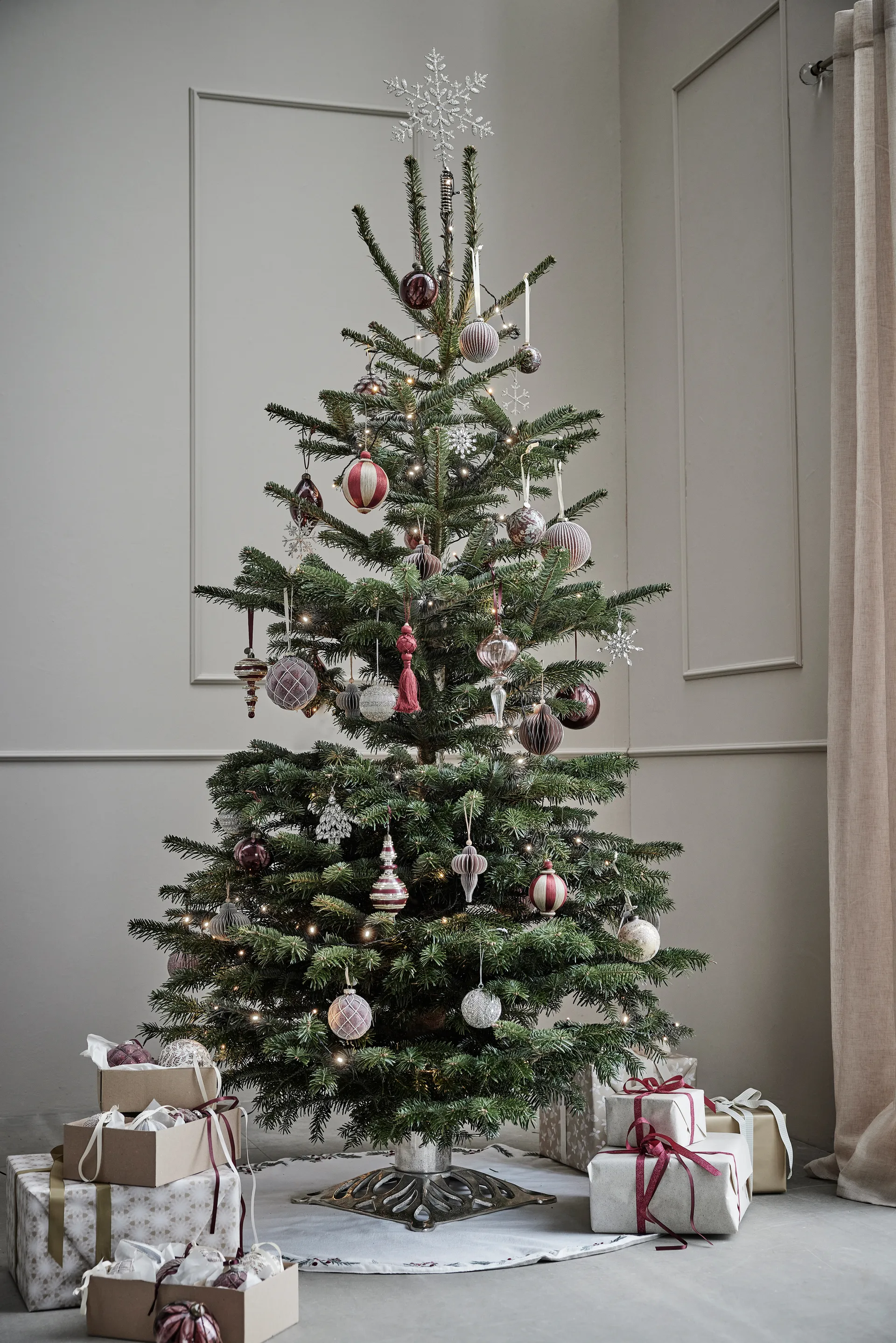 Agnes Christmas bauble Ø10 cm, Dark red-linen Lene Bjerre