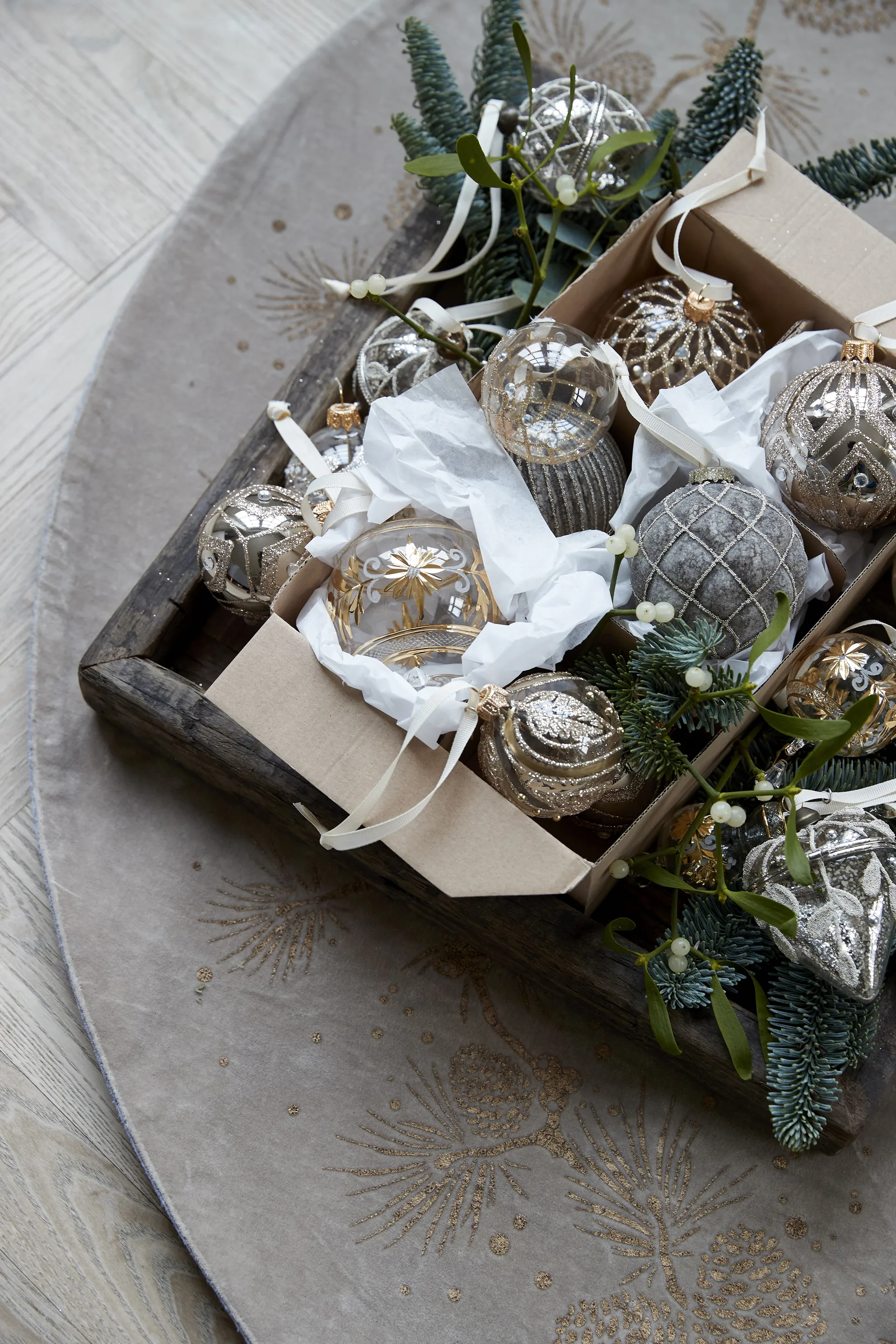 Cadelia Christmas Bauble ice flower Ø6 cm, Clear-silver Lene Bjerre