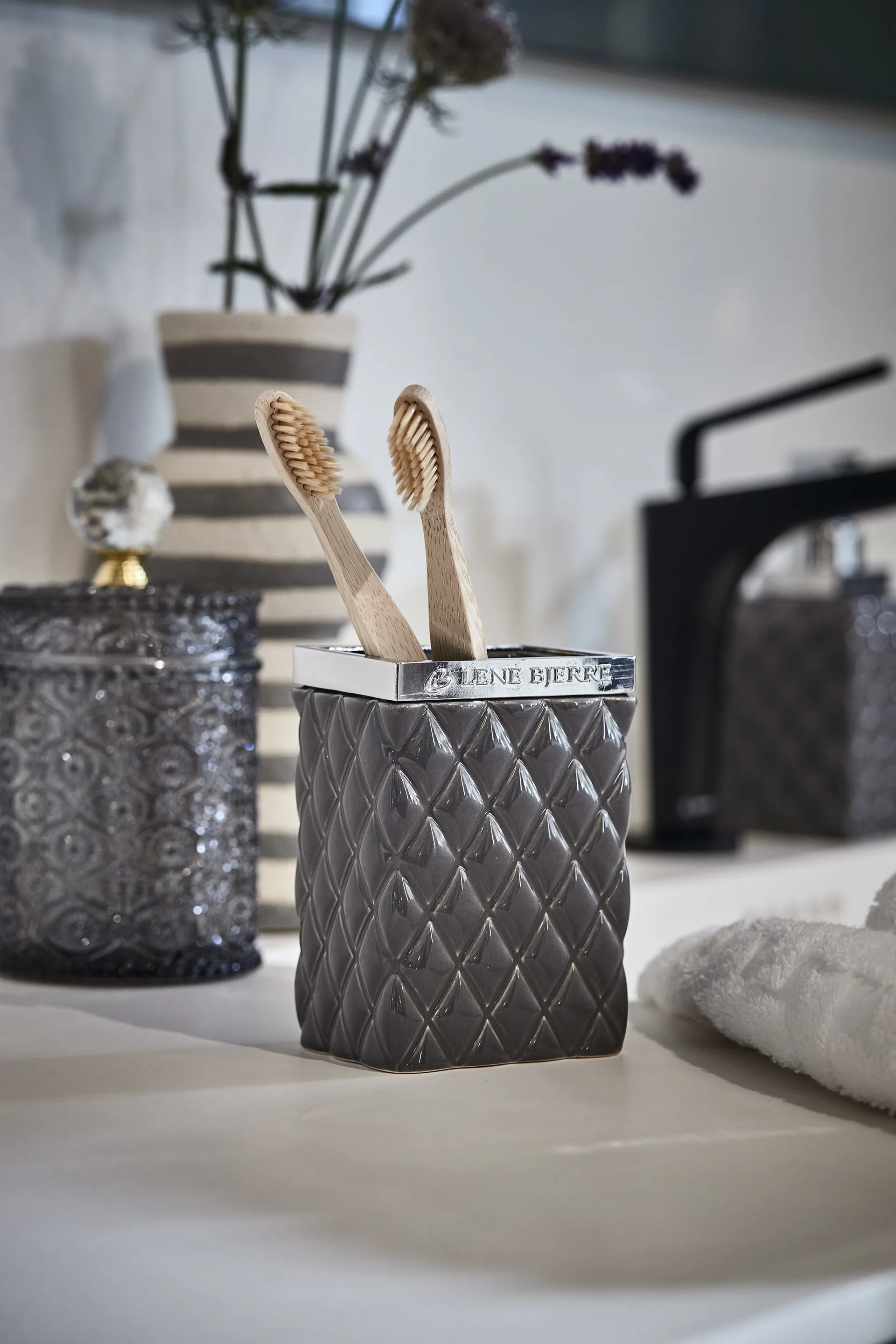 Miyelle storage jar with lid Ø10 cm, Grey Lene Bjerre