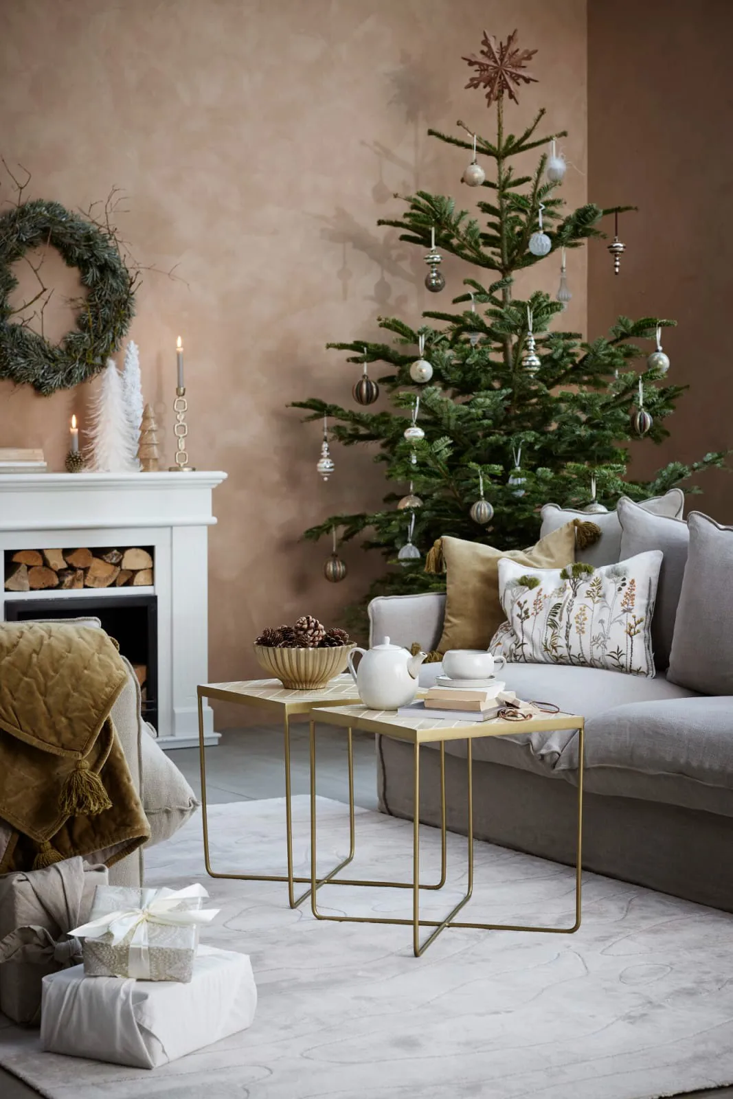 Noelle Christmas bauble Ø8 cm, Black-gold Lene Bjerre