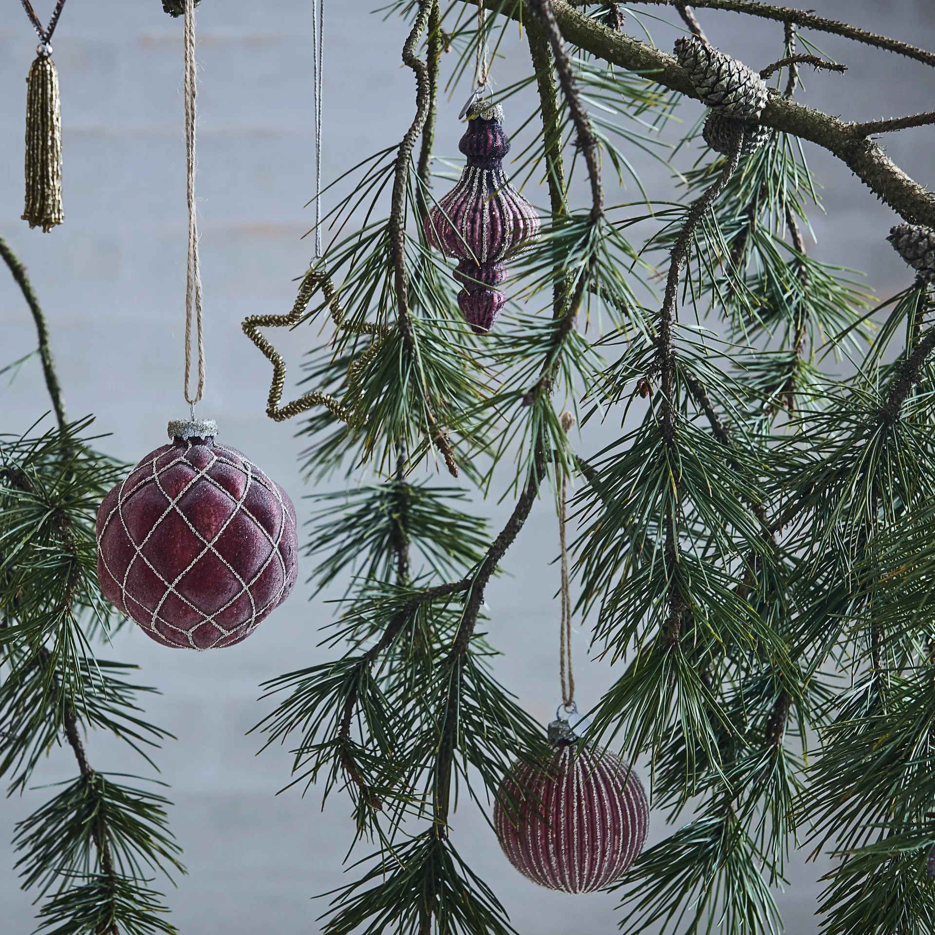 Norille Christmas bauble Ø8 cm, Pomegranate-light gold Lene Bjerre