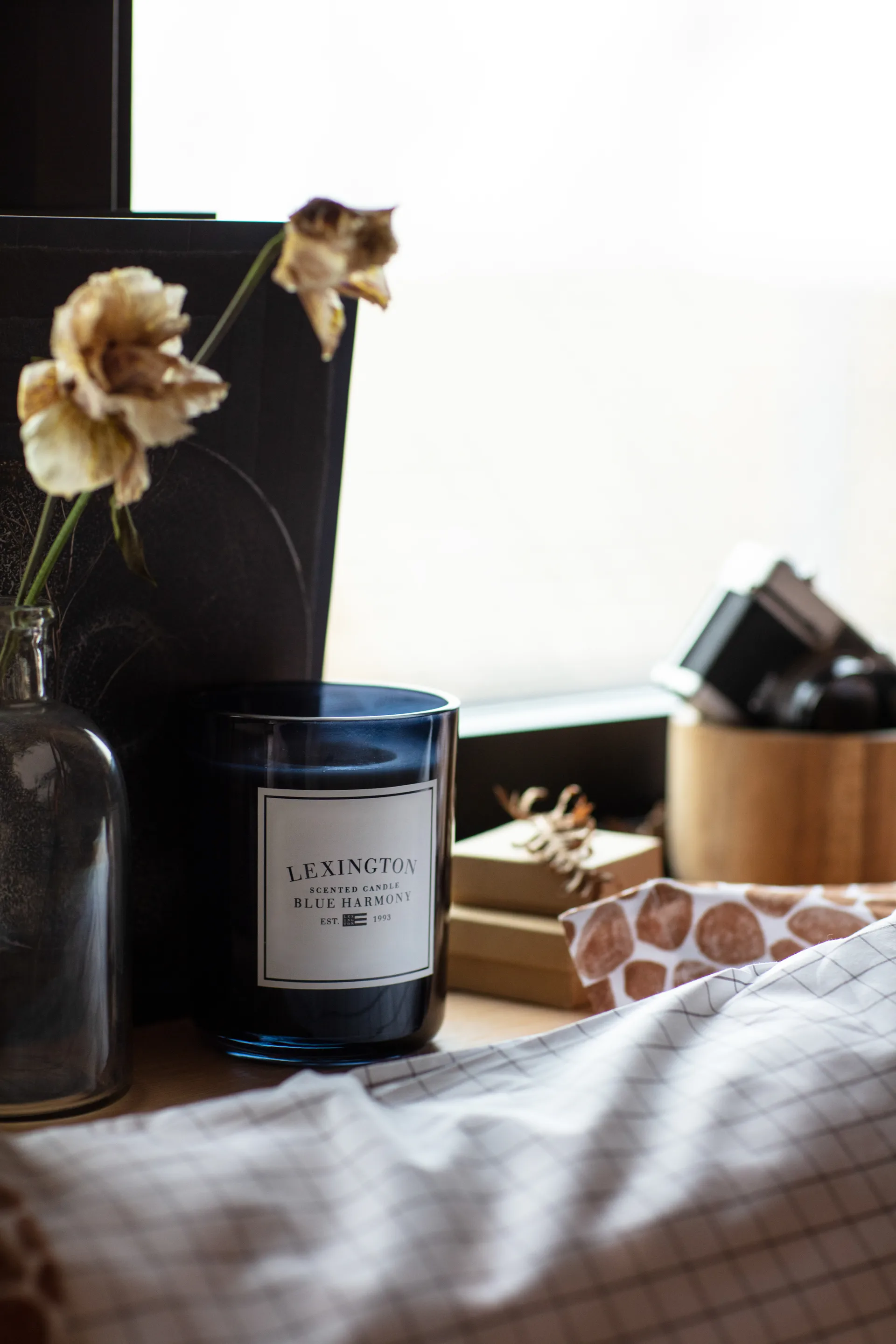 Blue Harmony scented candle 60 hours, Dark blue Lexington