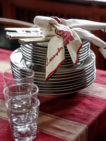 Flower linen-cotton napkin 50x50 cm - White-Red - Lexington