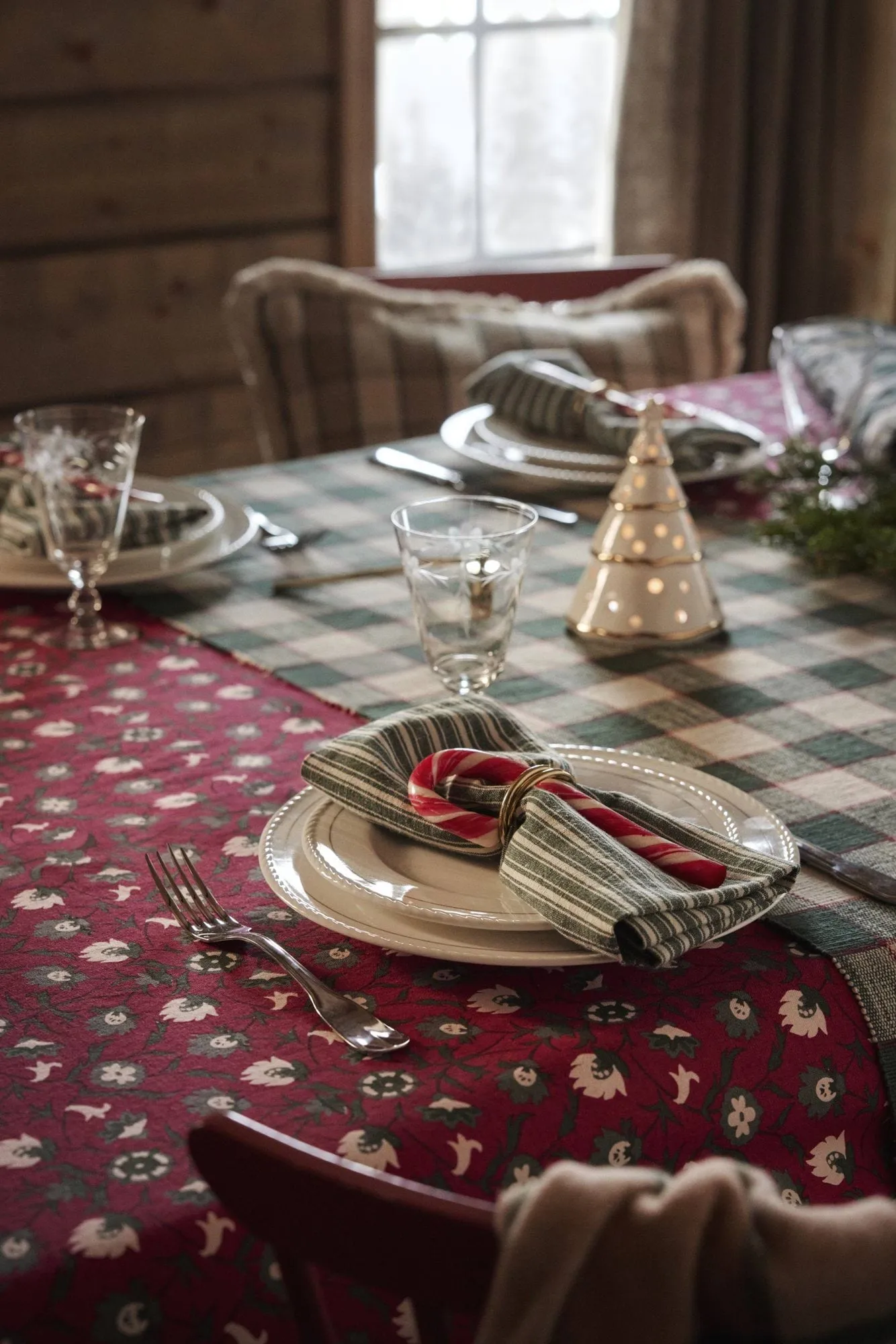 Flower printed organic cotton tablecloth, Red-beige-green, 150x350 cm Lexington