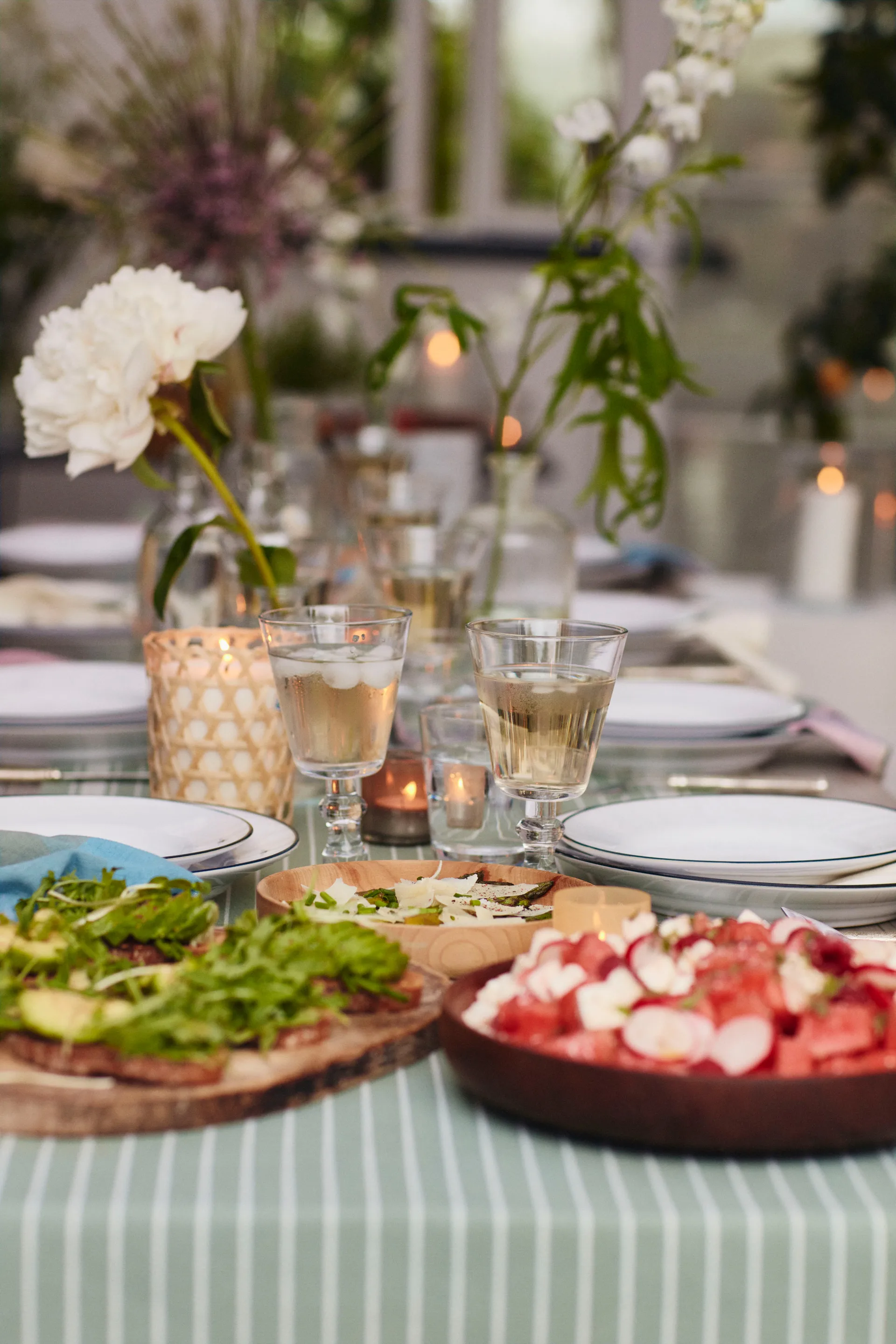 Handwoven Bamboo scented lemongrass-coconut, 66 hours Lexington