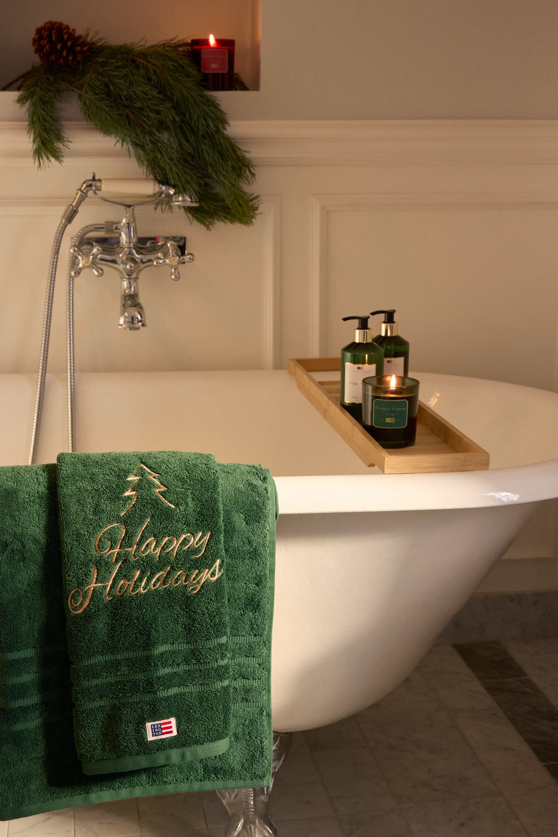 Happy Holidays Juniper organic towel 50x70 cm, Green-Light Beige Lexington